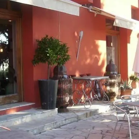 Mandarina Hotel 2*